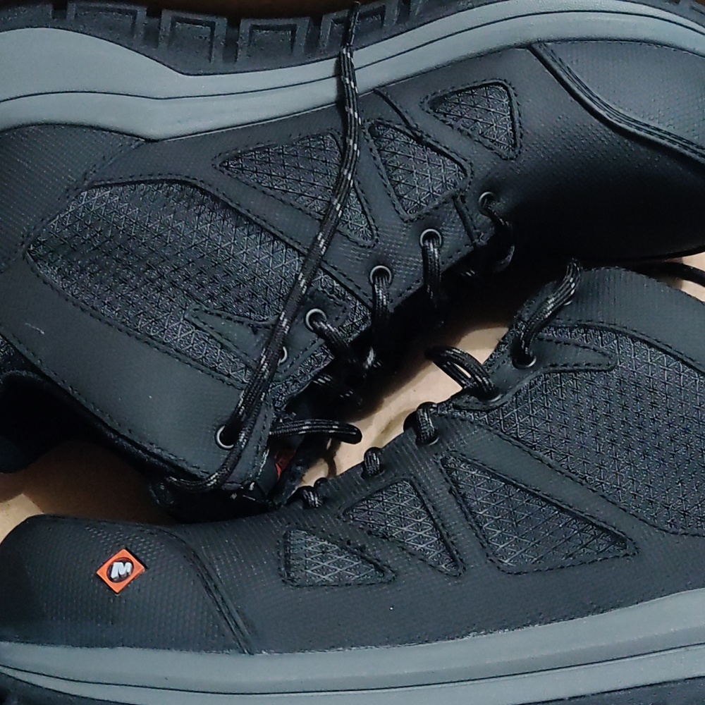 Women's 9.5  Merrell  Composite boot.